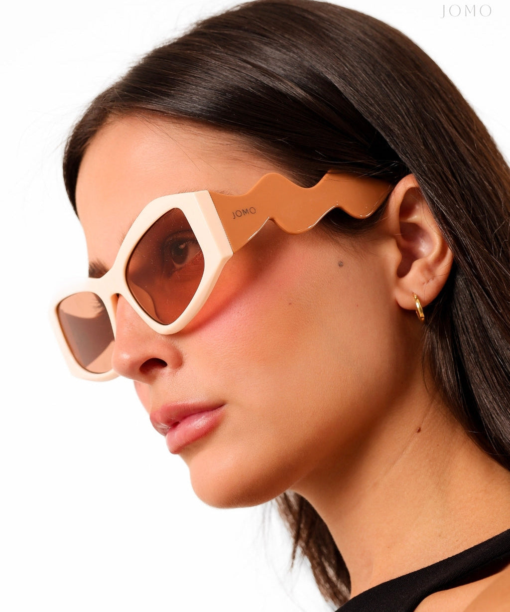 Lia — Beige/Peach